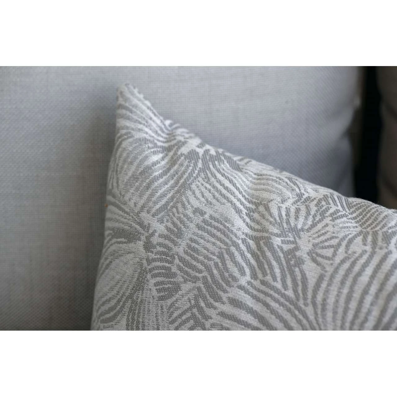 Stern Sofakissen Outdoorstoff Dessin Fleur Grau 45 X 45 Cm Gartenkissen 5 Stern Sofakissen Outdoorstoff Dessin Fleur Grau 45 X 45 Cm Gartenkissen – Bild 5